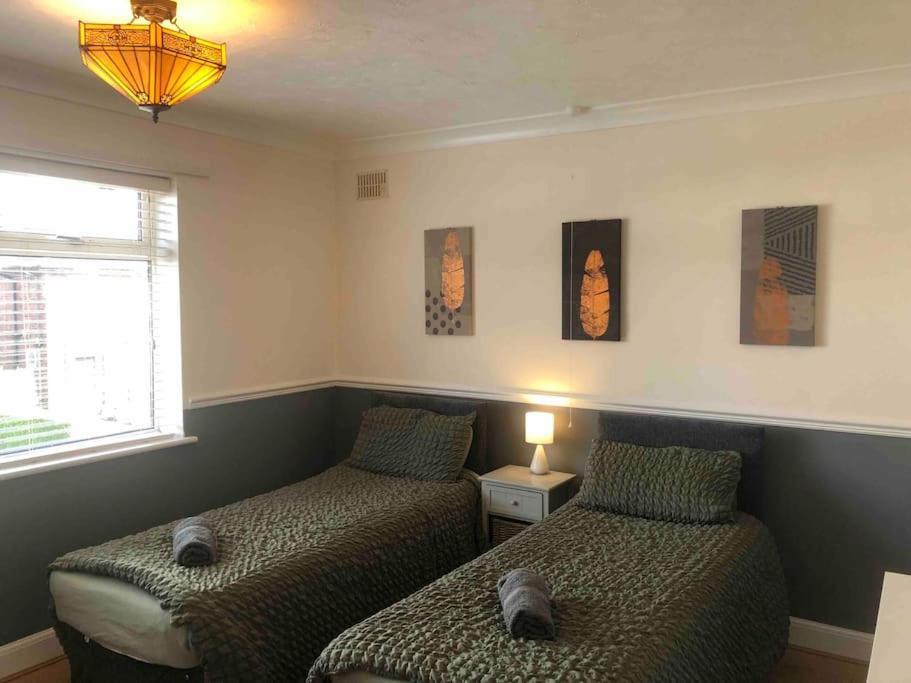29 Comfort House 2 Bedroom Townhouse With Parking สกันโธรป ภายนอก รูปภาพ