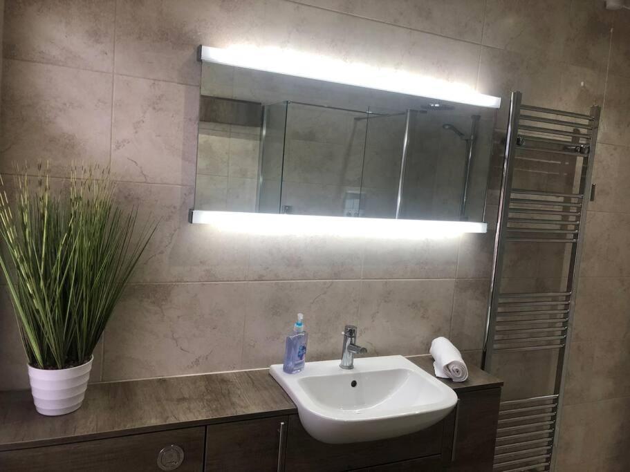 29 Comfort House 2 Bedroom Townhouse With Parking สกันโธรป ภายนอก รูปภาพ