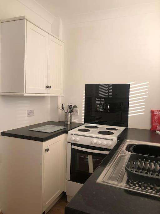29 Comfort House 2 Bedroom Townhouse With Parking สกันโธรป ภายนอก รูปภาพ