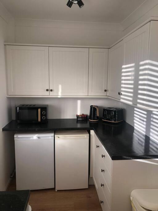 29 Comfort House 2 Bedroom Townhouse With Parking สกันโธรป ภายนอก รูปภาพ